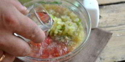 Шаг 4: аджики с хреном сырая