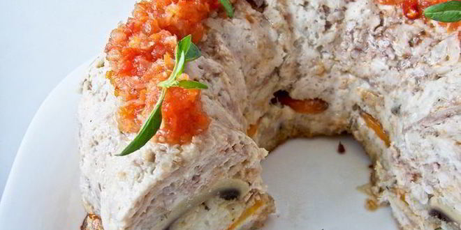 Рецепт мясной короны с соусом-аджикой