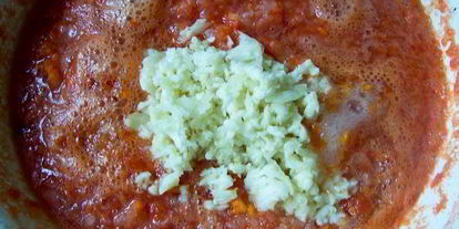 Шаг 10: мясной короны с соусом-аджикой