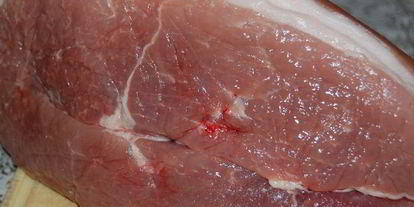 Шаг 2: свиного окорока варено-печеный в аджике