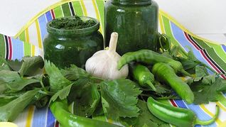 Рецепт Зеленой аджики пальчики оближешь на зиму