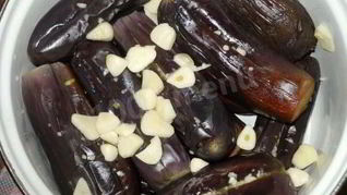 Рецепт Баклажанов соленых с чесноком на зиму