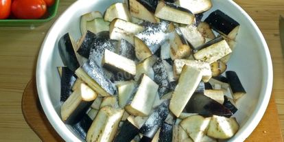 Шаг 2: баклажанов в томатном соке на зиму