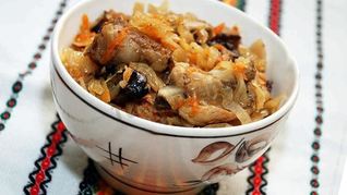 Рецепт Бигуса с черносливом и квашеной капустой