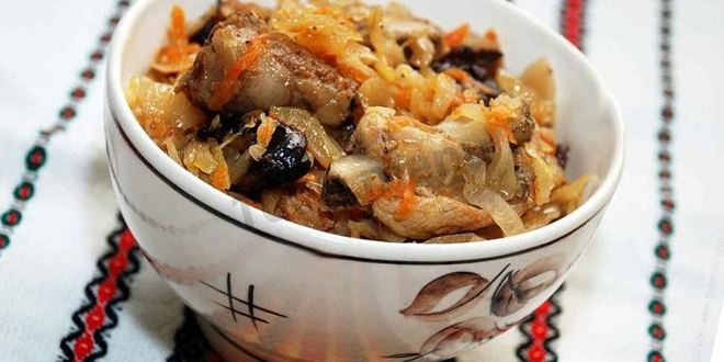 Рецепт бигуса с черносливом и квашеной капустой