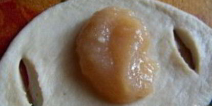 Шаг 2: дрожжевого теста с джемом