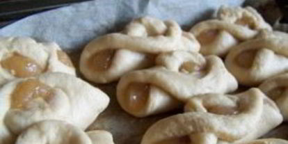 Шаг 3: дрожжевого теста с джемом