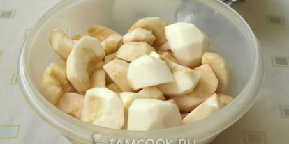 Шаг 2: джема из яблок и кизила