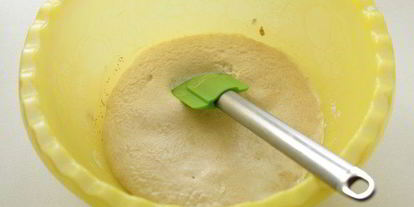 Шаг 1: гугельхопфа с джемом, миндалем и клюквой