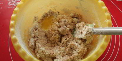 Шаг 3: гугельхопфа с джемом, миндалем и клюквой