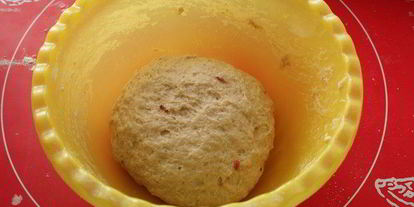 Шаг 4: гугельхопфа с джемом, миндалем и клюквой