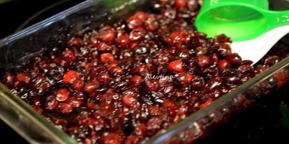 Шаг 3: клюквенного джема с апельсиновым ликером