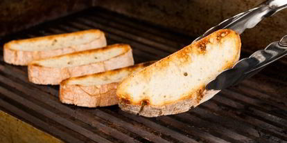 Шаг 2: кростини с джемом и горгонзоллой