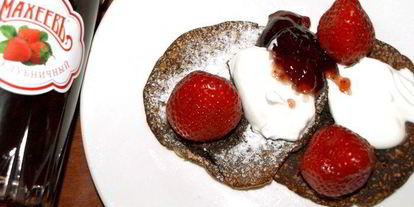 Шаг 6: миндальных блинков с клубничным джемом