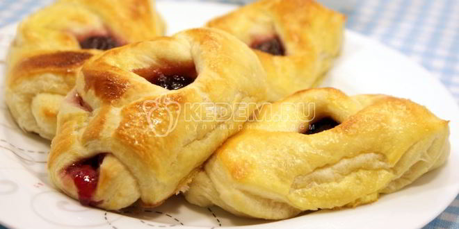 Рецепт Расстегаев с черничным джемом