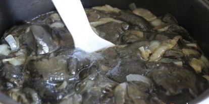 Шаг 1: грибов в томатном соусе на зиму