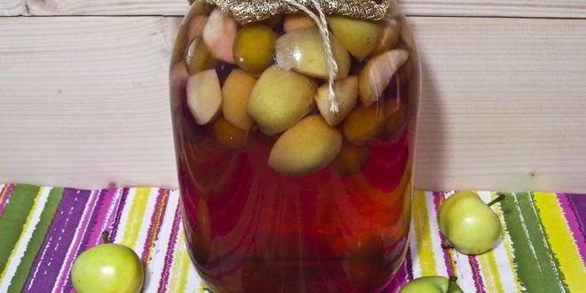 Рецепт компота из алычи и яблок на зиму