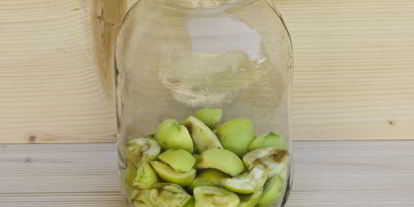 Шаг 3: компота из алычи и яблок на зиму