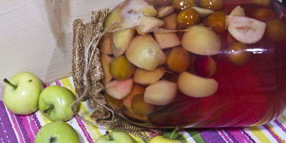 Шаг 9: компота из алычи и яблок на зиму