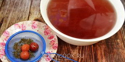 Шаг 7: компота из черешни в кастрюле