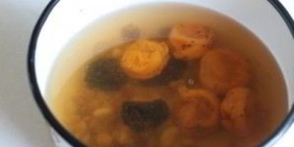 Шаг 3: компота из чернослива и изюма