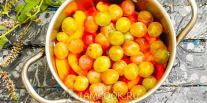 Шаг 8: компота из персиков и винограда на зиму