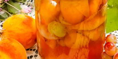 Шаг 20: компота из персиков и винограда на зиму