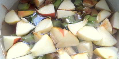 Шаг 2: компота из ревеня, яблока и калины