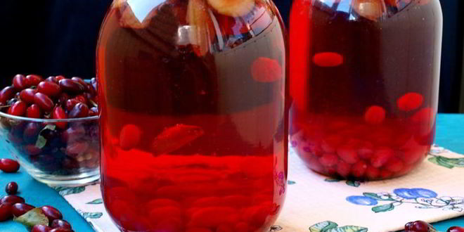 Рецепт компота из слив и кизила