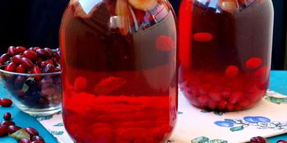 Шаг 4: компота из слив и кизила