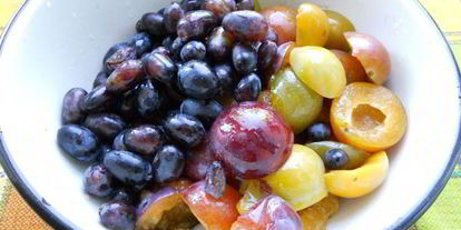 Шаг 1: компота из слив и винограда