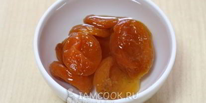 Шаг 4: компота из сушеных яблок, изюма и кураги