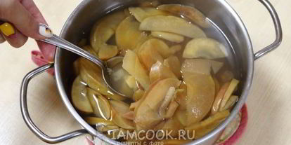 Шаг 8: компота из сушеных яблок, изюма и кураги