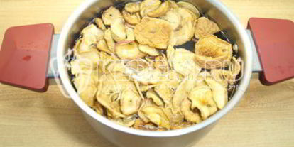 Шаг 2: компота из вишни и яблок