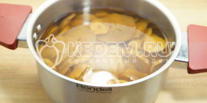 Шаг 3: компота из вишни и яблок