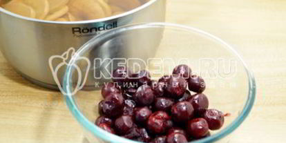 Шаг 4: компота из вишни и яблок