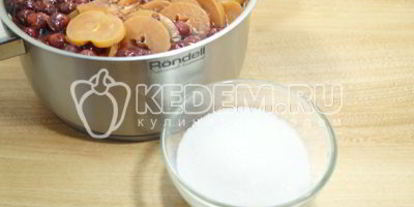 Шаг 5: компота из вишни и яблок