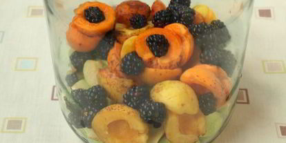 Шаг 1: компот из яблок, абрикос и ежевики