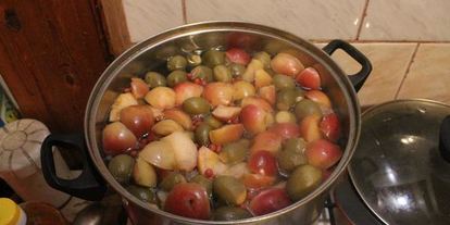 Шаг 3: компота из яблок, фейхоа и облипихи