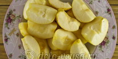 Шаг 1: компота из яблок и черной смородины