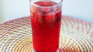 Рецепт Компота из замороженной клубники и ежевики