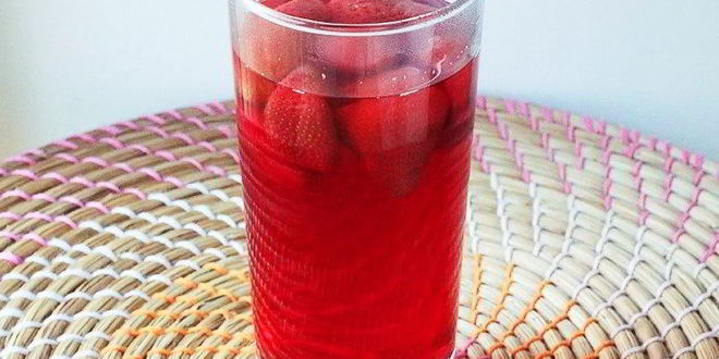 Рецепт Компота из замороженной клубники и ежевики