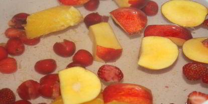 Шаг 2: нектаринового компота с черешней, клубникой и апельсином