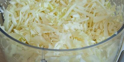 Шаг 1: квашеной капусты с луком на зиму