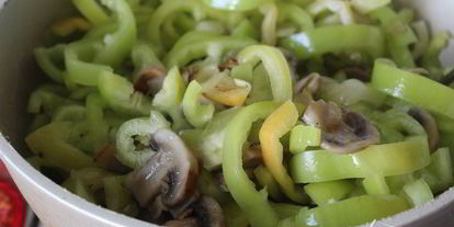 Шаг 2: лечо с шампиньонами