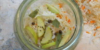 Шаг 1: капусты маринованной с яблоками