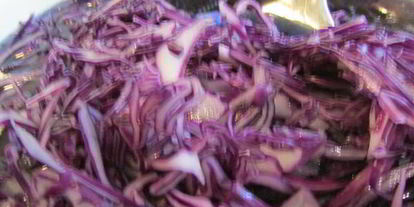 Шаг 1: краснокочанной капусты, маринованной со сливами