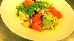 Рецепт Листьев салатов с маринованной неркой и сметанной заправкой