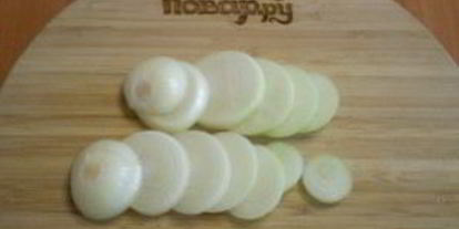 Шаг 1: лук, маринованный к шашлыку