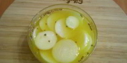 Шаг 3: лук, маринованный к шашлыку